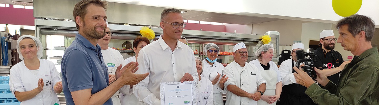 Remise de prix au Collège Gabriel Pierné par David Suck, Vice-Président du Département