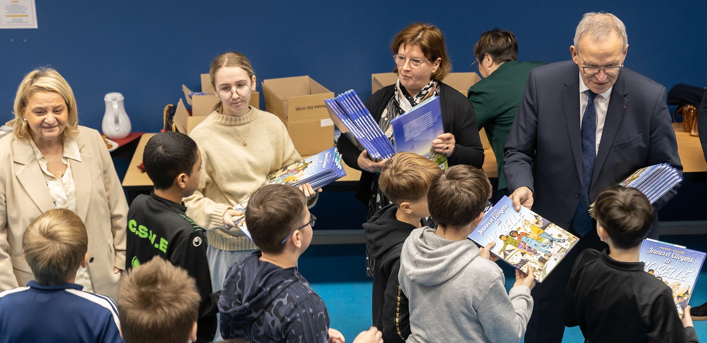 Remise officielle de la BD au collège Jean Mermoz à Yutz (19.12.2023)