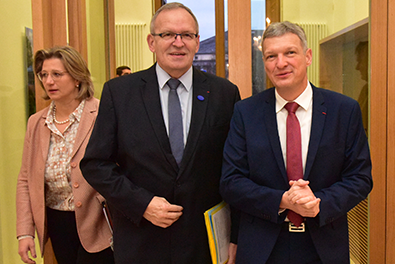 MI60 arrivee-landtag-Weiten-toscani-c-F-Doncourt 395x264