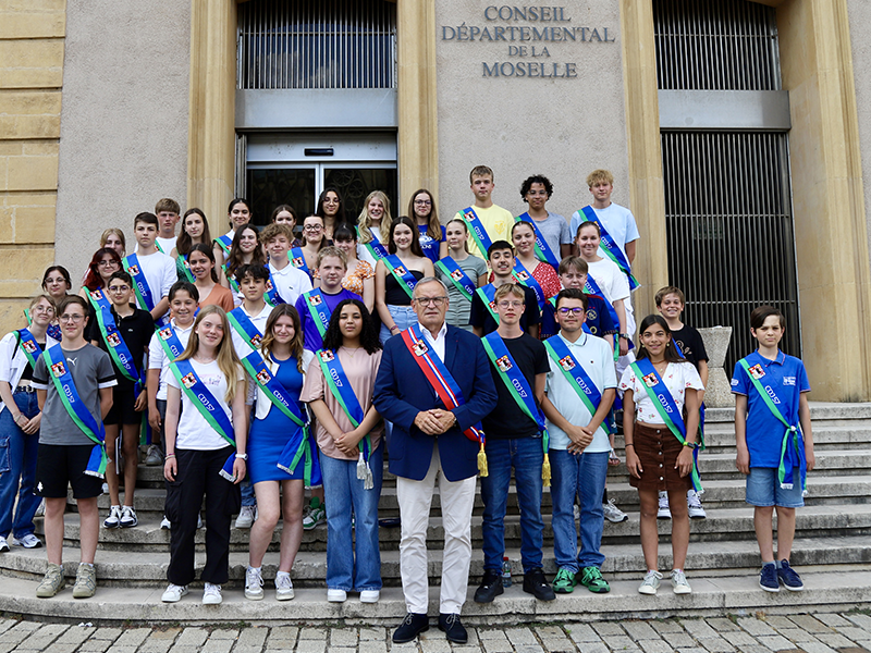 Le Conseil Départemental des Jeunes (CDJ) de la Moselle avec le Président du Département Patrick Weiten